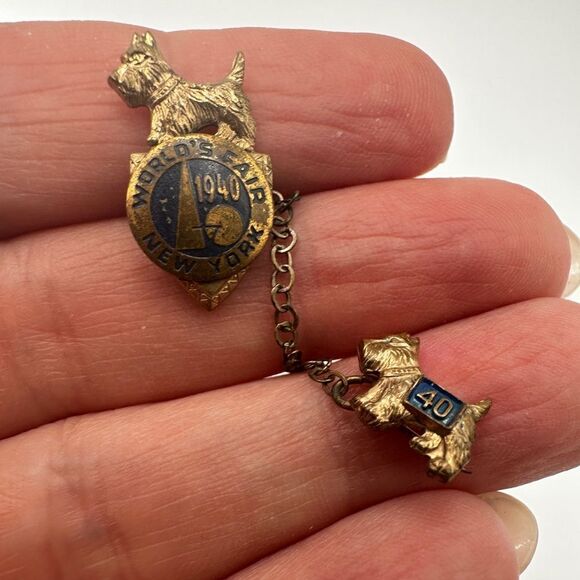 Vintage Scottie pin commemorating the 1940 World's Fair in NYC! - Picture 5 of 10